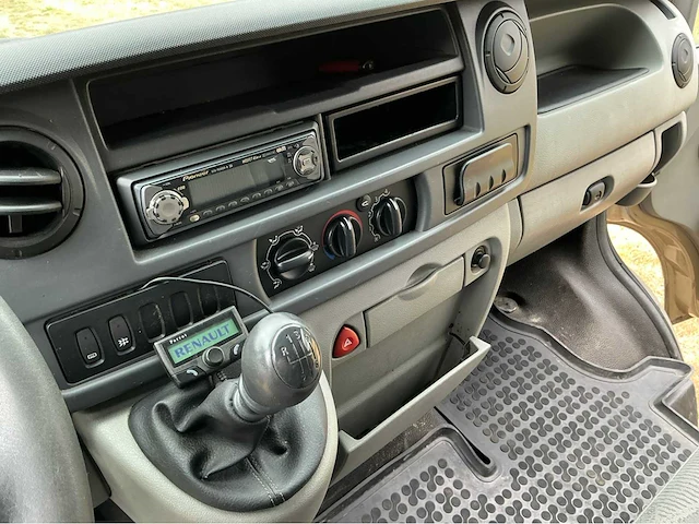 2006 renault master paardenvrachtwagen - afbeelding 12 van  28
