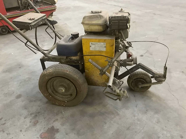 2006 taiver l4200 lijnen markeerder - verfmachine op benzine motor - afbeelding 4 van  9