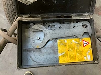 2006 taiver l4200 lijnen markeerder - verfmachine op benzine motor - afbeelding 5 van  9