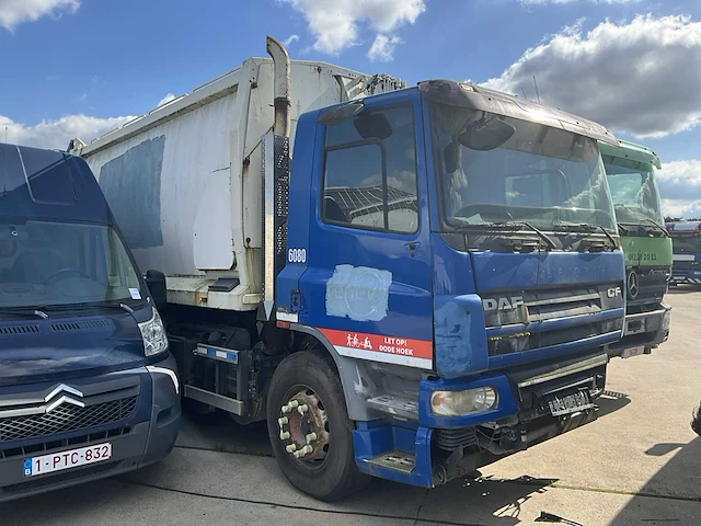 2007 daf 75.250 vrachtwagen vuilniswagen voor wisselstukken - afbeelding 1 van  11