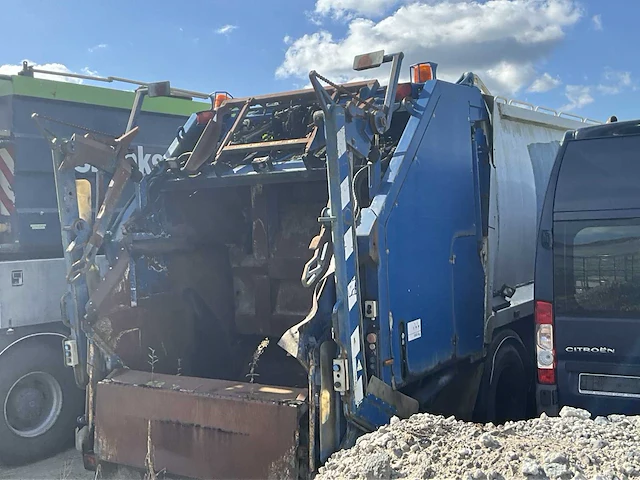 2007 daf 75.250 vrachtwagen vuilniswagen voor wisselstukken - afbeelding 5 van  11