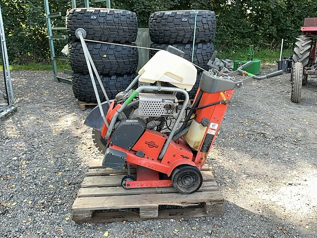 2007 husqvarna betonzaag - afbeelding 10 van  15