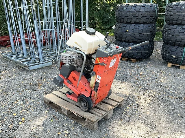 2007 husqvarna betonzaag - afbeelding 11 van  15
