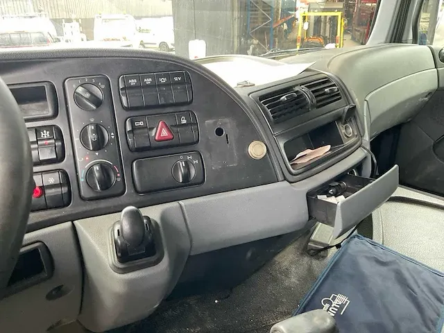 2007 mercedes-benz actros 2636 vrachtwagen met autolaadkraan - afbeelding 2 van  11