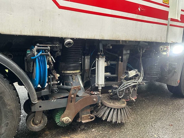 2007 mercedes-benz axor beam veegwagen - afbeelding 11 van  35