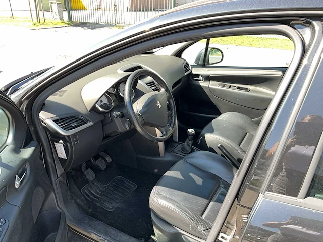 2007 peugeot 207 personenauto - afbeelding 9 van  44
