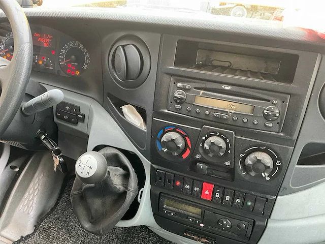 2008 iveco 65c18 vrachtwagen met trekhaak - afbeelding 29 van  56