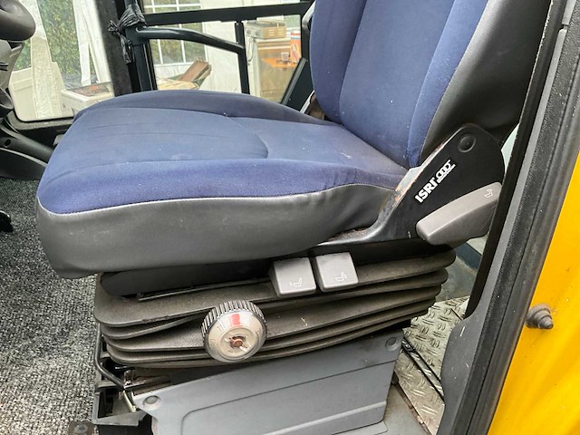 2008 iveco 65c18 vrachtwagen met trekhaak - afbeelding 35 van  56