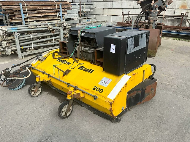 2008 mts yellow bull 20.01 straatveegmachine met heftruck koppelplaat - afbeelding 1 van  9