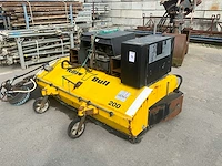 2008 mts yellow bull 20.01 straatveegmachine met heftruck koppelplaat - afbeelding 1 van  9