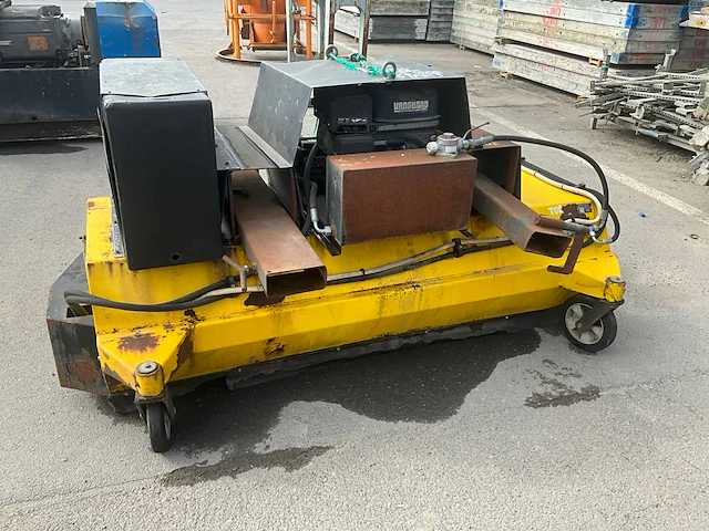 2008 mts yellow bull 20.01 straatveegmachine met heftruck koppelplaat - afbeelding 3 van  9