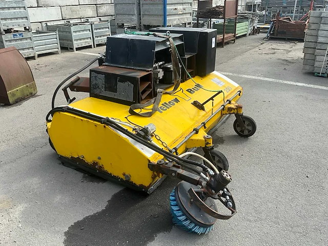 2008 mts yellow bull 20.01 straatveegmachine met heftruck koppelplaat - afbeelding 6 van  9