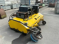 2008 mts yellow bull 20.01 straatveegmachine met heftruck koppelplaat - afbeelding 6 van  9