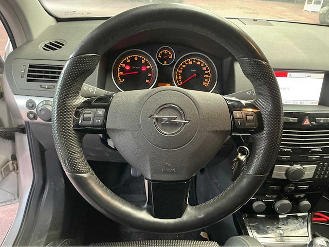 2008 opel astra 1.6i gtc coupé auto - afbeelding 18 van  44
