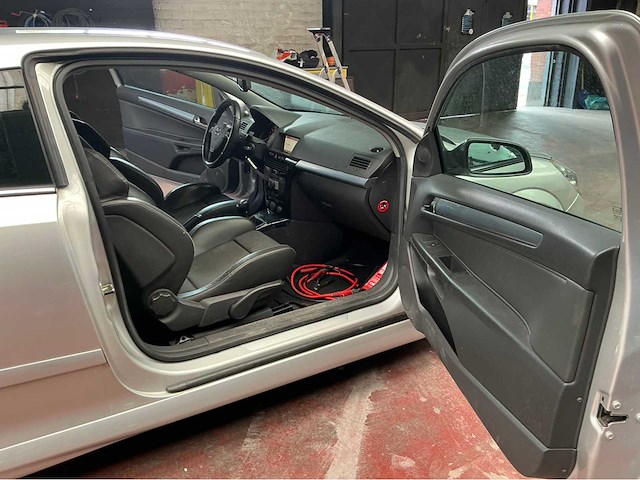 2008 opel astra 1.6i gtc coupé auto - afbeelding 22 van  44