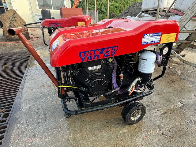2008 rotair vrk120 zuigercompressor met benzinemotor - afbeelding 1 van  3