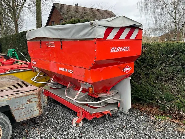 2009 kuhn axera 1102 kunstmeststrooier - afbeelding 1 van  16