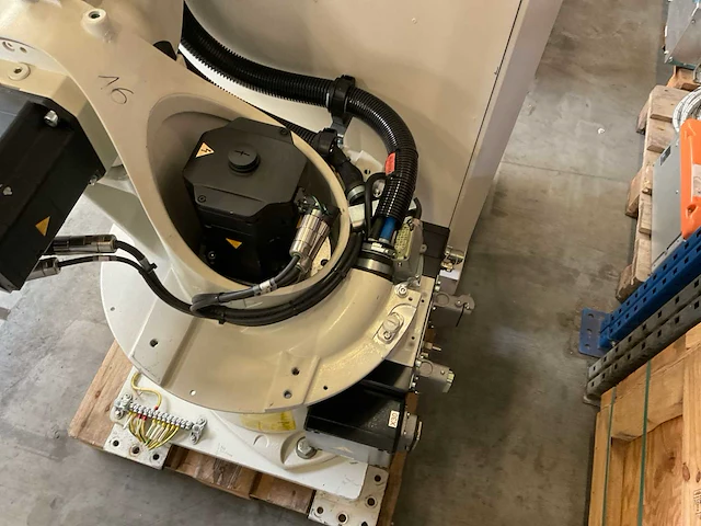 2009 kuka kr16 industriële robot - afbeelding 8 van  11