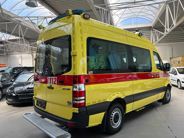 2009 mercedes-benz sprinter 519cdi ambulances - afbeelding 2 van  29
