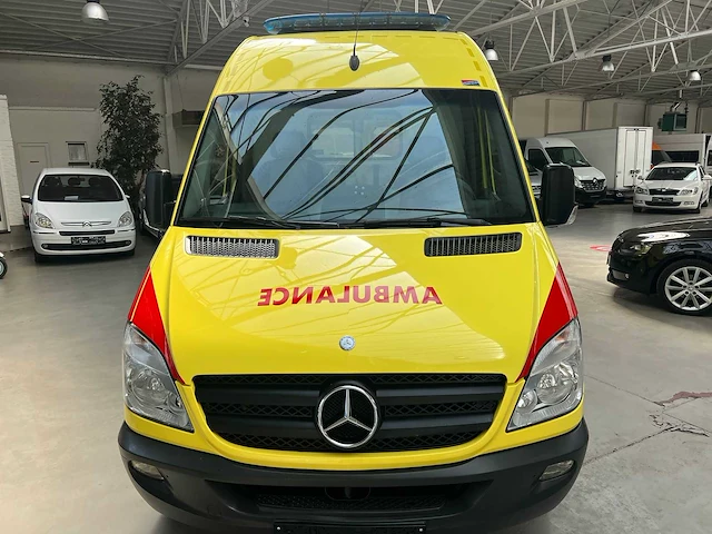 2009 mercedes-benz sprinter 519cdi ambulances - afbeelding 8 van  29