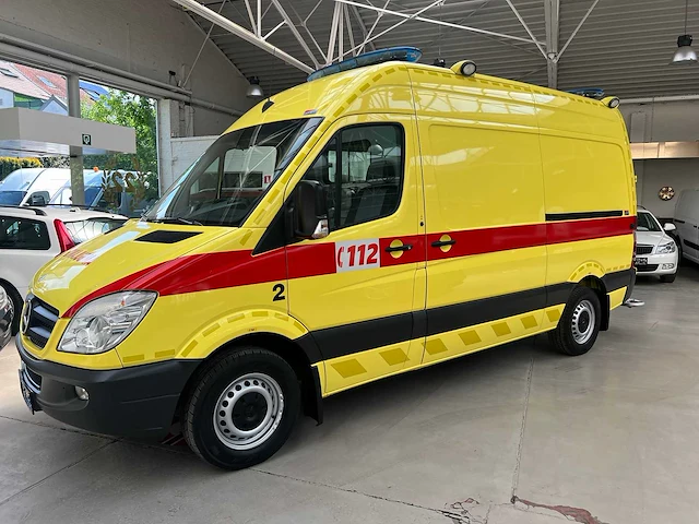 2009 mercedes-benz sprinter 519cdi ambulances - afbeelding 1 van  29