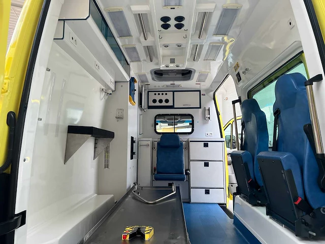 2009 mercedes-benz sprinter 519cdi ambulances - afbeelding 18 van  29