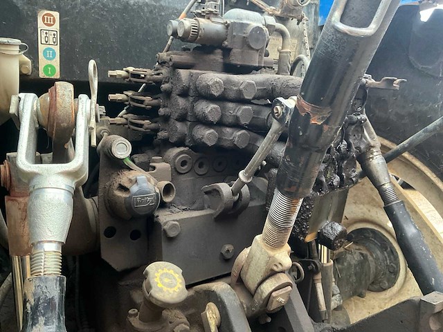 2009 new holland t6050 vierwielaangedreven landbouwtractor - afbeelding 14 van  34