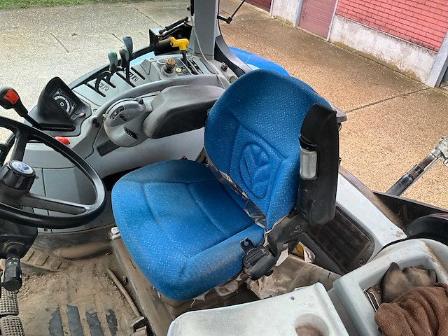 2009 new holland t6050 vierwielaangedreven landbouwtractor - afbeelding 15 van  34