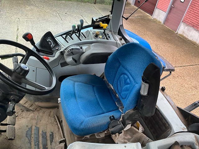 2009 new holland t6050 vierwielaangedreven landbouwtractor - afbeelding 16 van  34