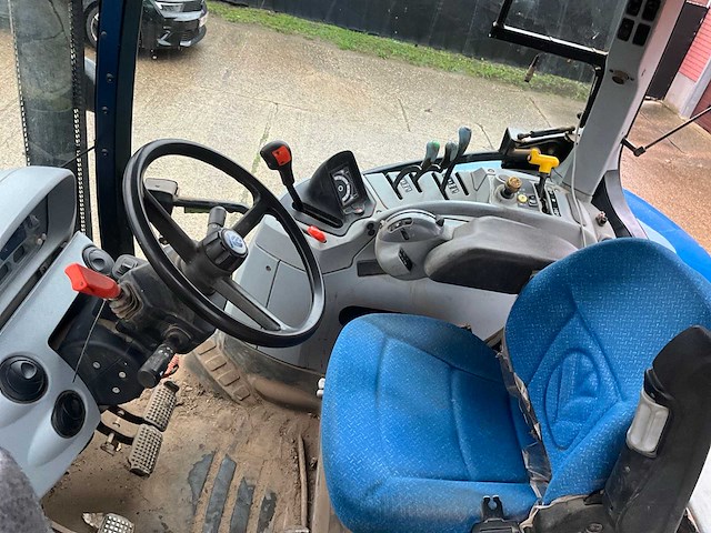 2009 new holland t6050 vierwielaangedreven landbouwtractor - afbeelding 17 van  34