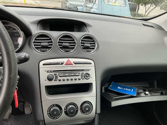 2009 peugeot 308 personenauto - afbeelding 18 van  27