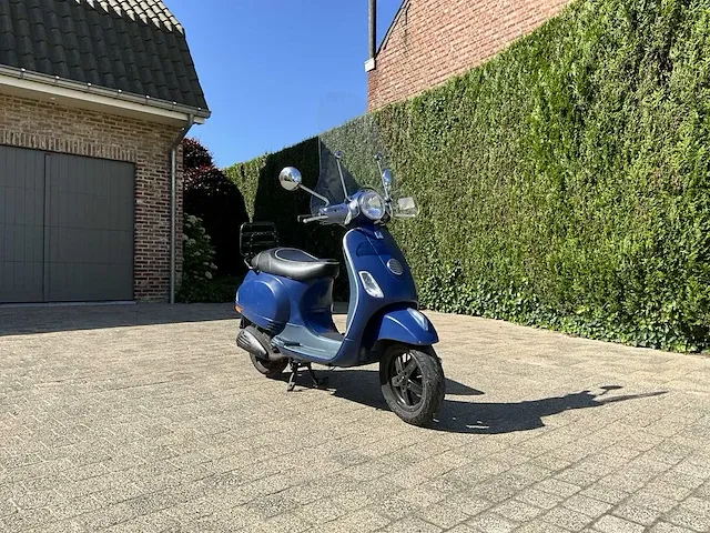 2009 piaggio vespa 50cc scooter - afbeelding 1 van  22