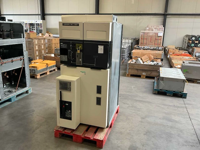 2009 schneider sm6 / dm1-a hoogspanningschakelaar - afbeelding 4 van  11