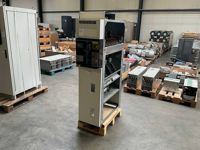2009 schneider sm6 / im hoogspanning unit - afbeelding 1 van  8