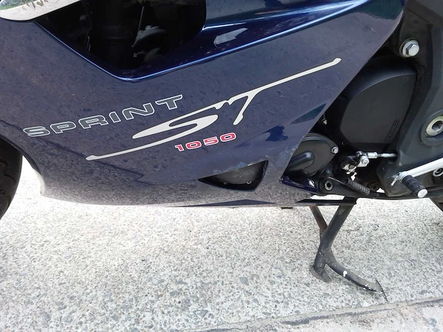 2009 triumph sprint st motorfiets - afbeelding 6 van  9