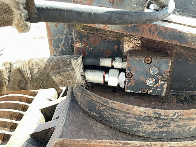 2009 verachtert hydraulische klem 2829376 overige grondverzetmachines - afbeelding 9 van  17