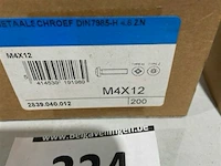 200x metaalschroef m4x12 - afbeelding 1 van  3