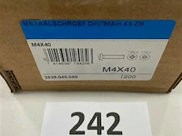 200x metaalschroef m4x40 - afbeelding 1 van  3