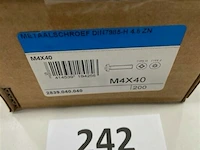 200x metaalschroef m4x40 - afbeelding 3 van  3