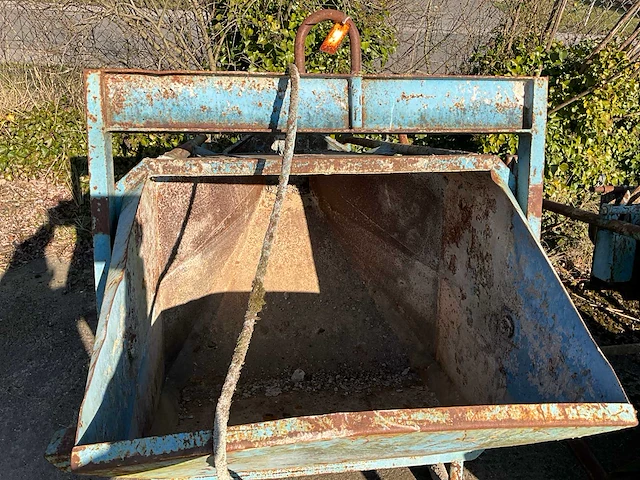2010 alt pyr betonkubel 1000l - afbeelding 7 van  9