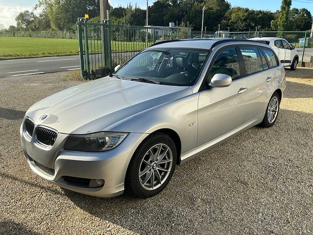 2010 bmw 318d personenauto - afbeelding 1 van  47