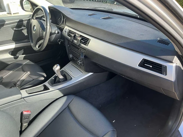 2010 bmw 318d personenauto - afbeelding 34 van  47