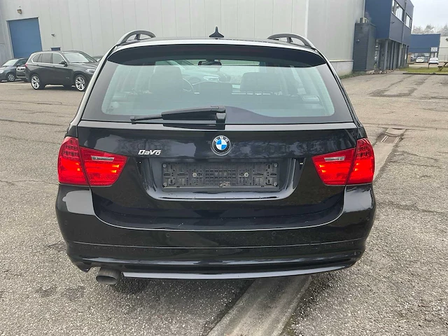2010 bmw 318d - afbeelding 27 van  32