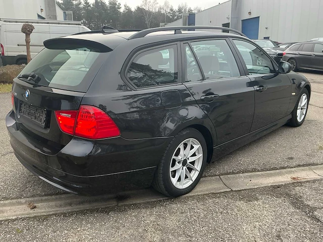 2010 bmw 318d - afbeelding 28 van  32