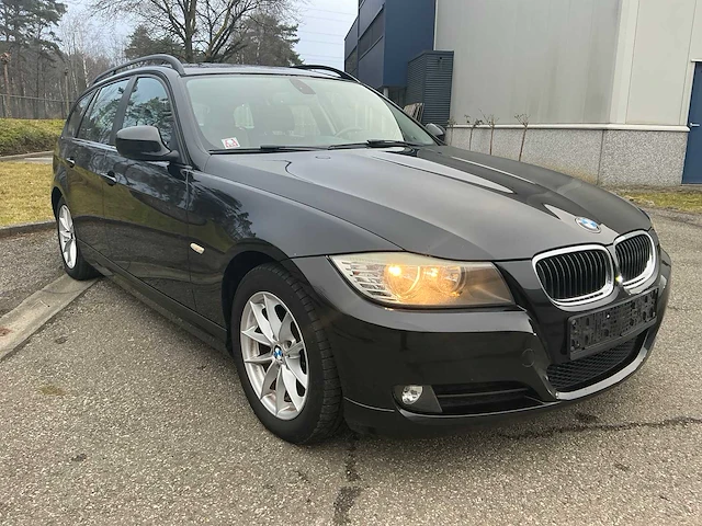 2010 bmw 318d - afbeelding 30 van  32