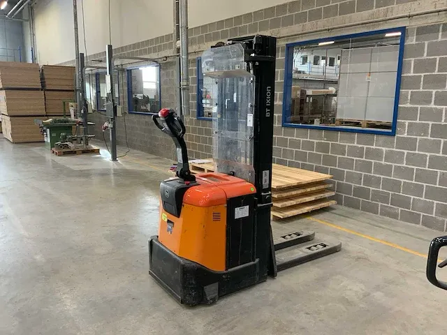 2010 bt ixion spe 160 stapelaar - afbeelding 1 van  9