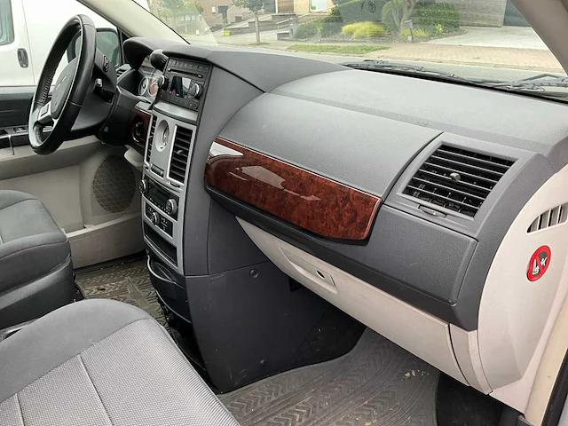 2010 chrysler grand voyager 2.8 crd lichte vracht - afbeelding 8 van  29