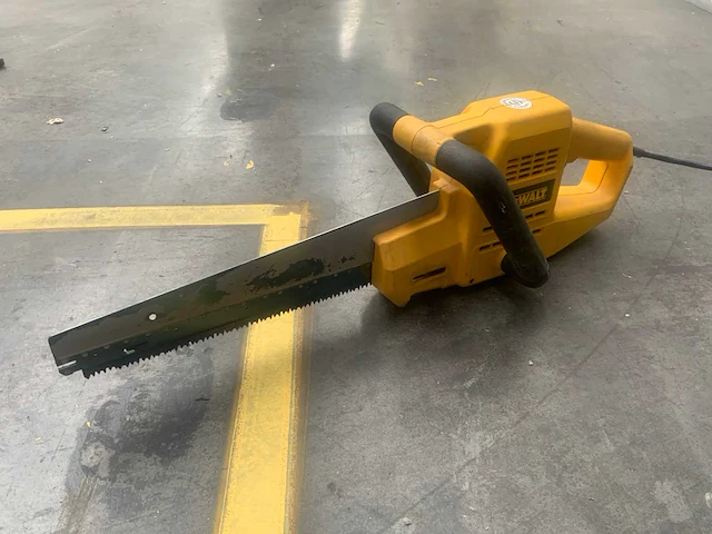 2010 dewalt dw391 elektrische handzaagmachine - afbeelding 2 van  5