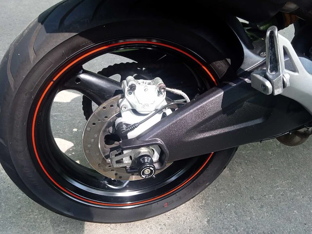 2010 ducati monster 696 motorfiets - afbeelding 9 van  12