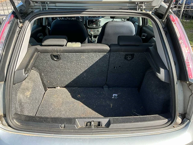 2010 fiat punto - afbeelding 16 van  31